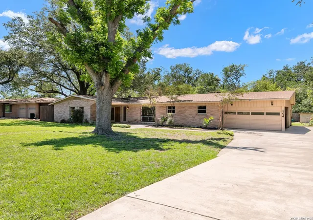 Photo 2 of Sale Pending at 104 Herweck Dr, San Antonio, TX 78213 | MLS# 1964810 | Listing updated on 2026-09-08