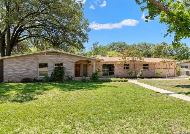 Photo 3 of Sale Pending at 104 Herweck Dr, San Antonio, TX 78213 | MLS# 1964810 | Listing updated on 2026-09-08