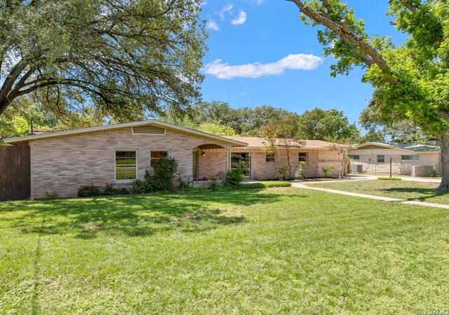 Photo 3 of Sale Pending at 104 Herweck Dr, San Antonio, TX 78213 | MLS# 1964810 | Listing updated on 2026-09-08