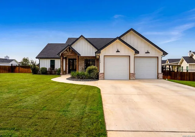 Homes for sale in La Vernia, TX | 156 Woodbridge Dr, La Vernia, TX 78121 | MLS# 1964812