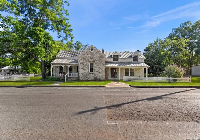 Homes for sale in Fredericksburg, TX | 501 W Creek St, Fredericksburg, TX 78624 | MLS# 1964850