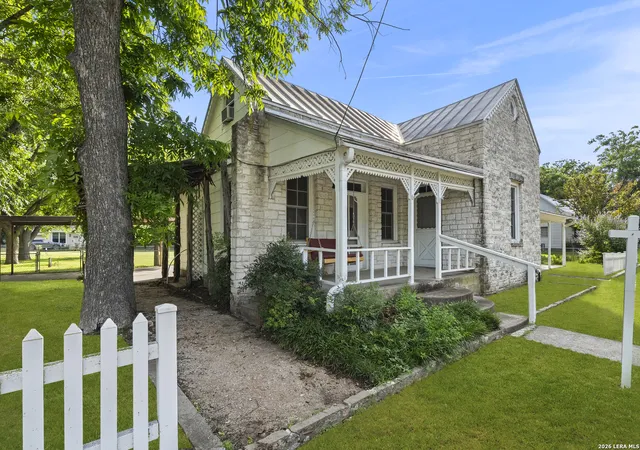 Homes for sale in Fredericksburg, TX | 501 W Creek St, Fredericksburg, TX 78624 | MLS# 1964850