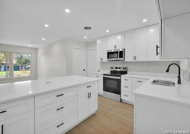 Photo 3 of Sale Pending at 113 Aribe Dr, San Antonio, TX 78216 | MLS# 1964887 | Listing updated on 2026-09-30
