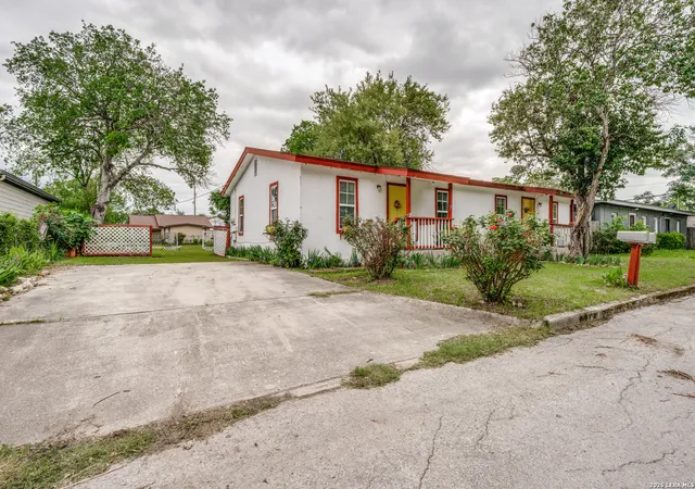 Photo 4 of Multi family home for sale at 306 E Lindbergh Blvd, Universal City, TX 78148 | MLS# 1964927 | Listing updated on 2026-08-04