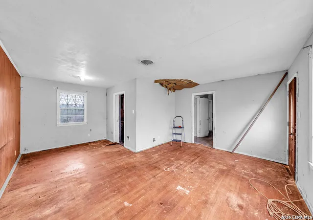 4th image of 10235 Lafferty Oaks St, Houston, TX 77013 | MLS# 1964957