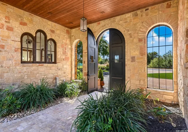 Photo 3 of Single family home for sale at 252 La Serena Loop, Horseshoe Bay, TX 78657 | MLS# 1965113 | Listing updated on 2026-05-19