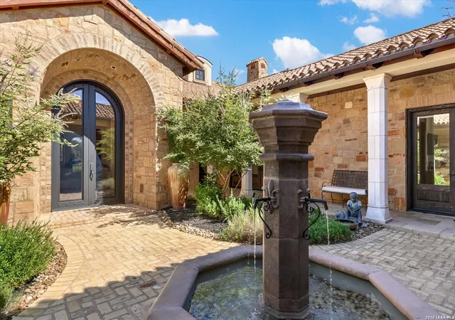 Photo 4 of Single family home for sale at 252 La Serena Loop, Horseshoe Bay, TX 78657 | MLS# 1965113 | Listing updated on 2026-05-19