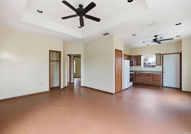 Photo 4 of Single family home for sale at 414 Harl St, Pleasanton, TX 78064 | MLS# 1965124 | Listing updated on 2026-08-08