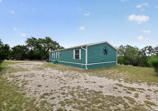 2nd image of 1721 Lakeshore Dr N, Bandera, TX 78003 | MLS# 1965157