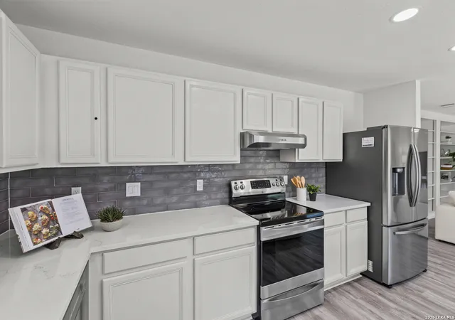 Photo 4 of Single family home for sale at 1923 Town Oak Dr, San Antonio, TX 78232 | MLS# 1965179 | Listing updated on 2026-09-14
