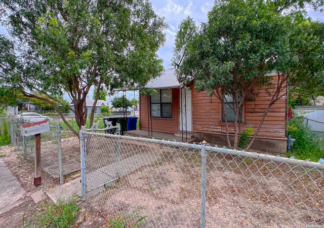 Photo 3 of Single family home for sale at 2906 El Paso, San Antonio, TX 78207 | MLS# 1965277 | Listing updated on 2026-05-19