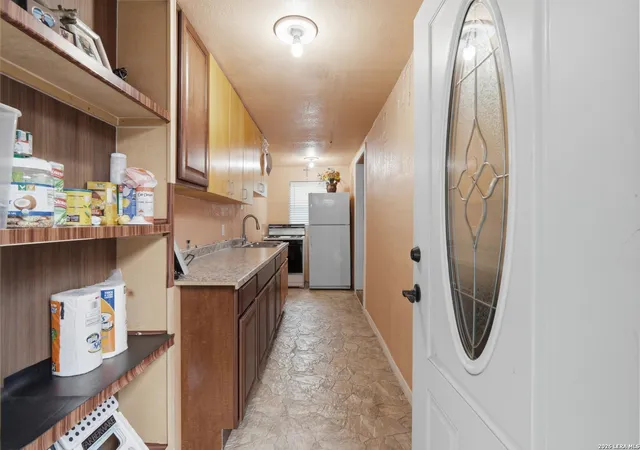 Photo 3 of Multi family home for sale at 1021 Center St, San Antonio, TX 78202 | MLS# 1965304 | Listing updated on 2026-05-19