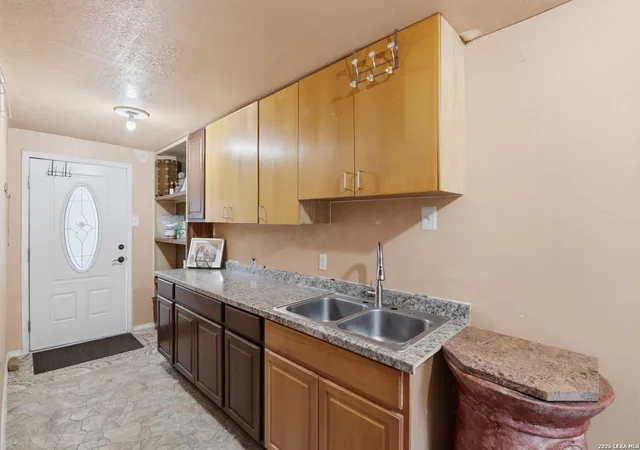 Photo 3 of Multi family home for sale at 1021 Center St, San Antonio, TX 78202 | MLS# 1965304 | Listing updated on 2026-05-19
