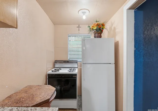 Photo 4 of Multi family home for sale at 1021 Center St, San Antonio, TX 78202 | MLS# 1965304 | Listing updated on 2026-05-19