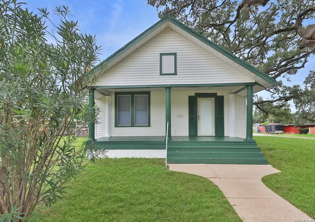 2nd image of 804 Commerce St, Pleasanton, TX 78064 | MLS# 1965307