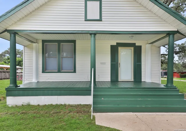 4th image of 804 Commerce St, Pleasanton, TX 78064 | MLS# 1965307