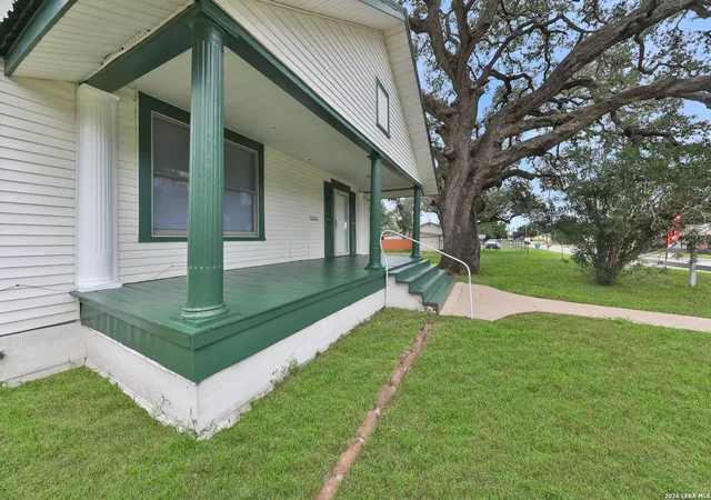 5th image of 804 Commerce St, Pleasanton, TX 78064 | MLS# 1965307