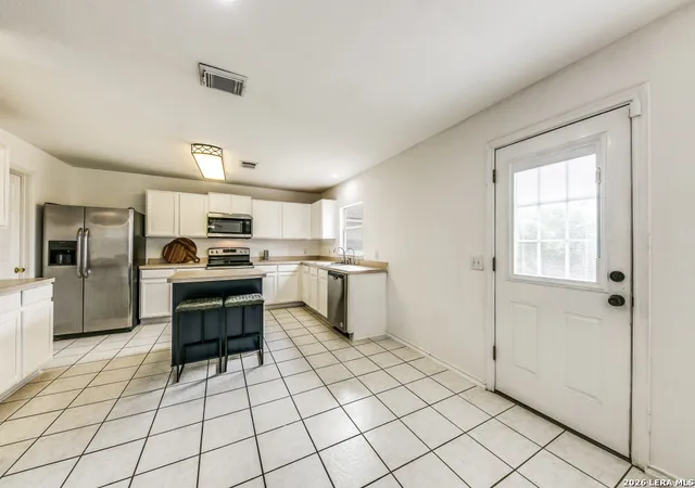 5th image of 6606 Crestwood Ct, San Antonio, TX 78249 | MLS# 1965339