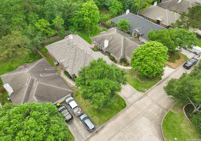 30th image of 34 W Foxbriar Forest Cir, Spring, TX 77382 | MLS# 1965370