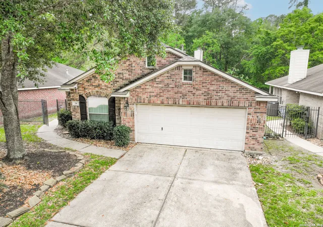 Photo 3 of Single family home for sale at 34 W Foxbriar Forest Cir, Spring, TX 77382 | MLS# 1965370 | Listing updated on 2026-05-20