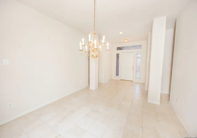 Photo 3 of Single family home for sale at 34 W Foxbriar Forest Cir, Spring, TX 77382 | MLS# 1965370 | Listing updated on 2026-05-20