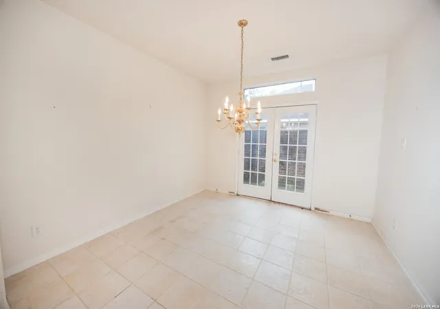 Photo 4 of Single family home for sale at 34 W Foxbriar Forest Cir, Spring, TX 77382 | MLS# 1965370 | Listing updated on 2026-05-20