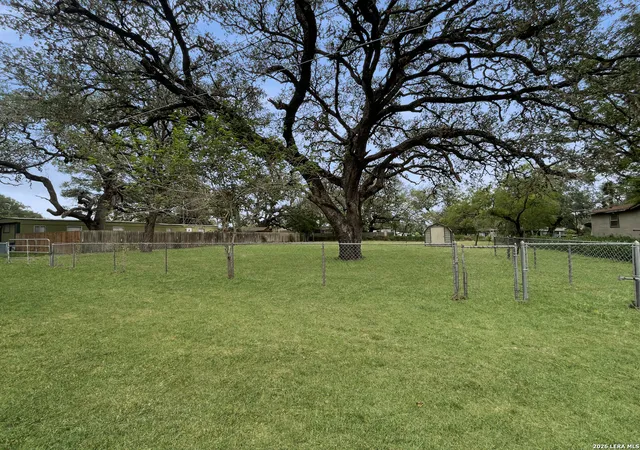 Photo 3 of Land for sale at 822 Market St, Pleasanton, TX 78064 | MLS# 1965386 | Listing updated on 2026-06-30