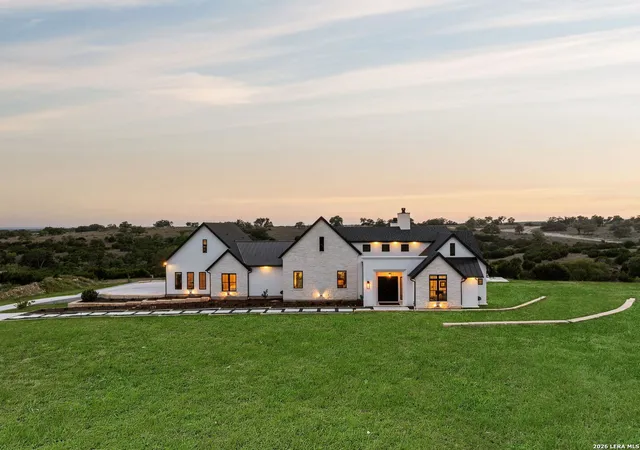 Homes for sale in Kerrville, TX | 1051 N Cattlemans Crossing Dr, Kerrville, TX 78028 | MLS# 1965394
