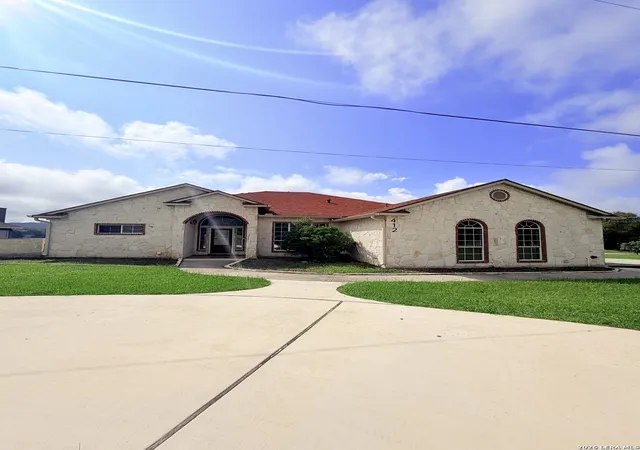 Photo 1 of Single family home for sale at 412 Shayla, Canyon Lake, TX 78133 | MLS# 1965436 | Listing updated on 2026-05-09