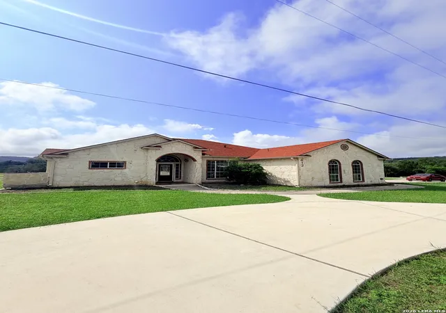 Photo 1 of Single family home for sale at 412 Shayla, Canyon Lake, TX 78133 | MLS# 1965436 | Listing updated on 2026-05-09