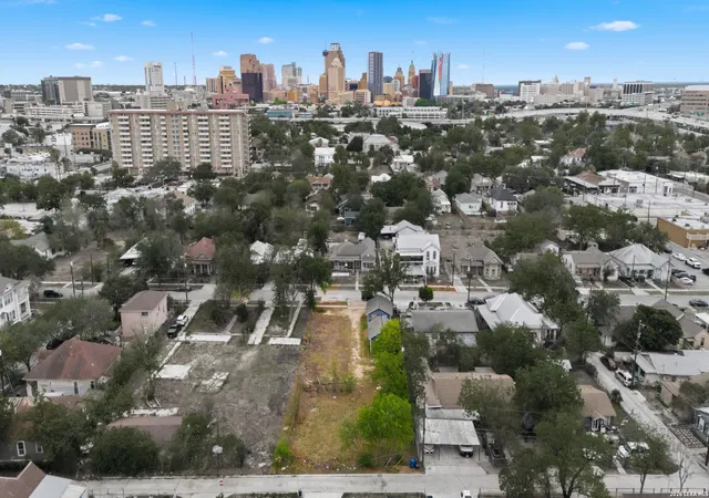 11th image of 817 W Poplar St, San Antonio, TX 78212 | MLS# 1965480