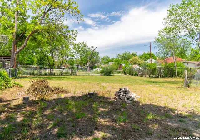 2nd image of 817 W Poplar St, San Antonio, TX 78212 | MLS# 1965480