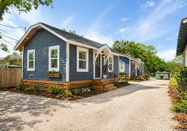 Photo 3 of Land for sale at 817 W Poplar St, San Antonio, TX 78212 | MLS# 1965480 | Listing updated on 2026-05-20
