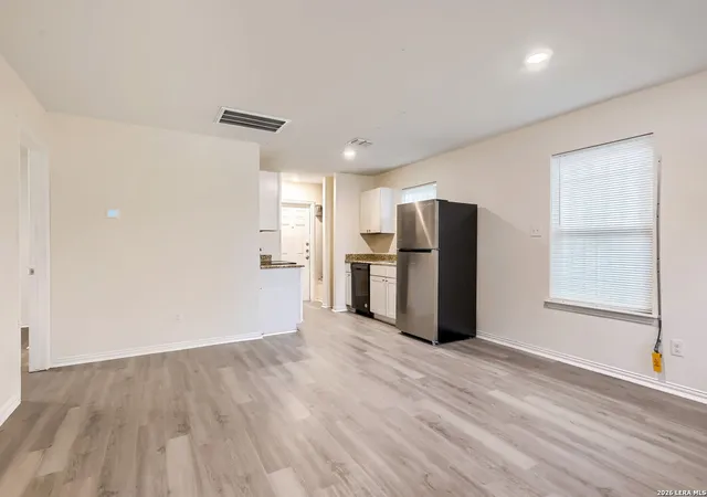 Photo 4 of Single family home for sale at 519 S San Gabriel Ave, San Antonio, TX 78237 | MLS# 1965572 | Listing updated on 2026-10-14