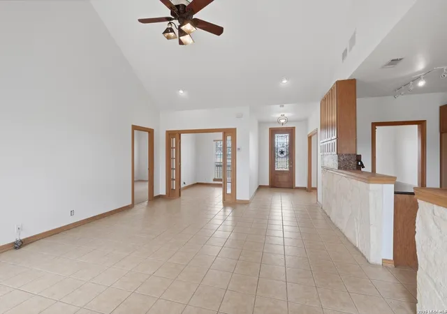 Photo 3 of Sale Pending at 124 Majestic Oaks Dr, Boerne, TX 78006 | MLS# 1965584 | Listing updated on 2026-09-12