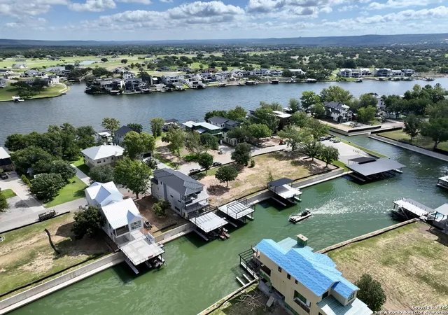 Photo 3 of Single family home for sale at 516 Lake St, Kingsland, TX 78639 | MLS# 1965612 | Listing updated on 2026-05-22