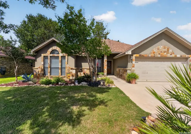 Photo 2 of Sale Pending at 317 Yorktown, Pleasanton, TX 78064 | MLS# 1965645 | Listing updated on 2026-09-30