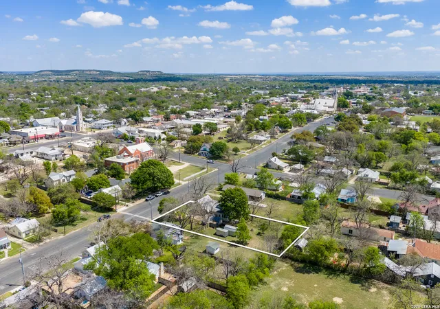 Photo 3 of Single family home for sale at 505 W San Antonio, Fredericksburg, TX 78624 | MLS# 1965673 | Listing updated on 2026-05-22