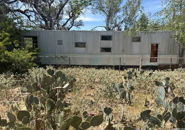 13th image of 920 County Road 665, Devine, TX 78016 | MLS# 1965679