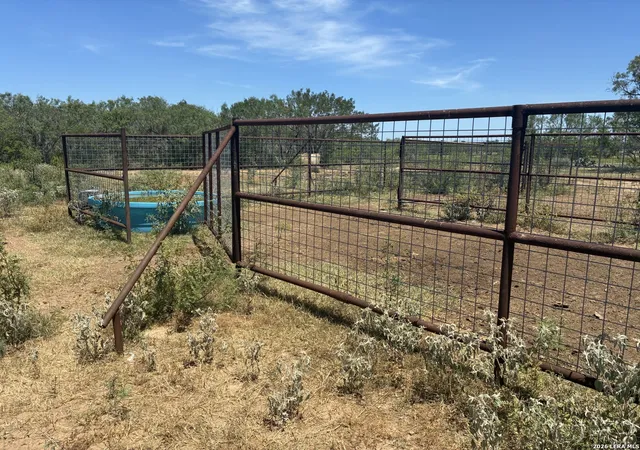 4th image of 920 County Road 665, Devine, TX 78016 | MLS# 1965679