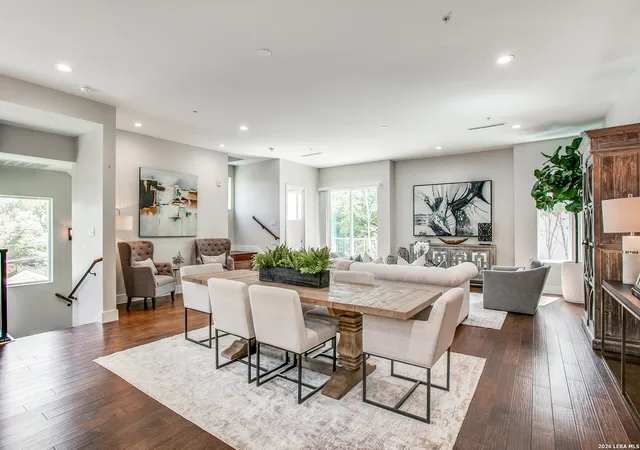 Listing Photo 5 - Condo for sale in building located at 127 Marcia Pl, Alamo Heights, TX 78209 - Unit #3