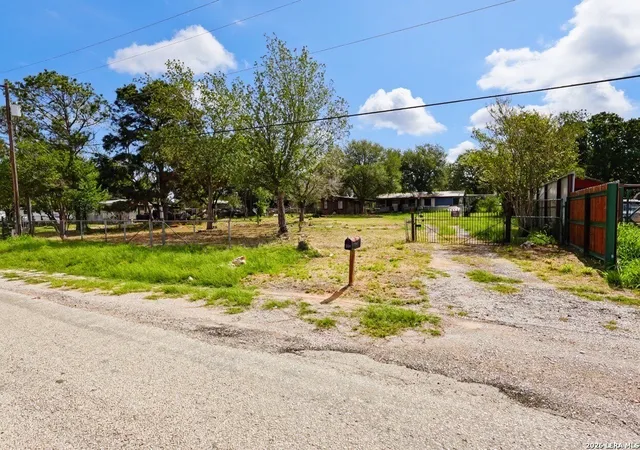 10th image of 350 Palo Alto Dr, Von Ormy, TX 78073 | MLS# 1965721