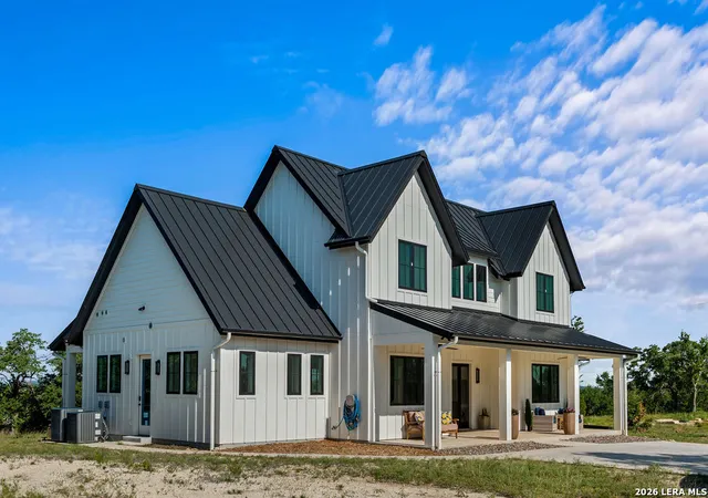Photo 2 of Single family home for sale at 813 Verde Vista Dr, Wimberley, TX 78676 | MLS# 1965798 | Listing updated on 2026-08-27