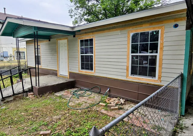 Photo 3 of Single family home for sale at 331 Weinberg, San Antonio, TX 78214 | MLS# 1965997 | Listing updated on 2026-08-02