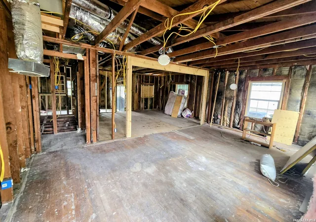 Photo 3 of Single family home for sale at 331 Weinberg, San Antonio, TX 78214 | MLS# 1965997 | Listing updated on 2026-08-02