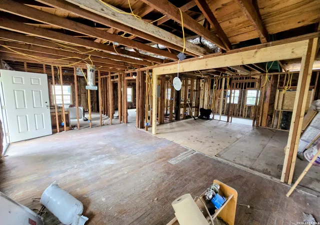 Photo 4 of Single family home for sale at 331 Weinberg, San Antonio, TX 78214 | MLS# 1965997 | Listing updated on 2026-08-02