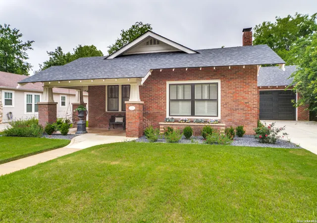 3rd image of 119 E Evergreen St, Boerne, TX 78006 | MLS# 1966067
