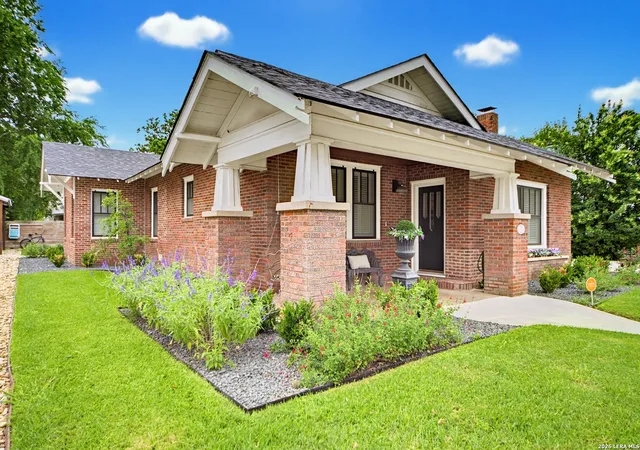 2nd image of 119 E Evergreen St, Boerne, TX 78006 | MLS# 1966067