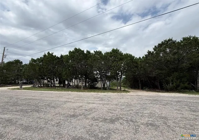 4th image of 621 Stenen Dr, Canyon Lake, TX 78133 | MLS# 1966069