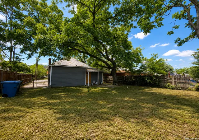 13th image of 621 Porter St, San Antonio, TX 78210 | MLS# 1966110